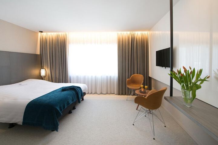 Room 16 of 50