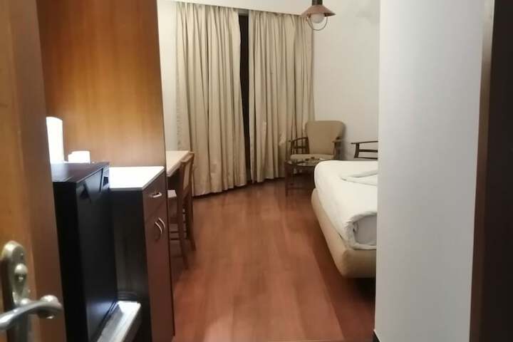 Room 93 of 181
