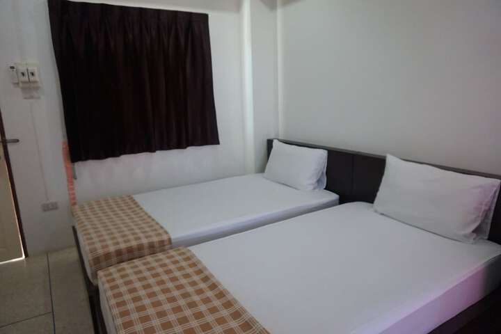 Room 9 of 25
