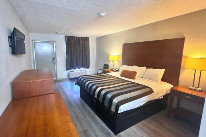 Room 9 of 22