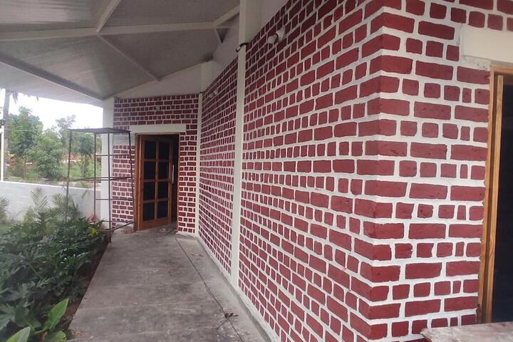 Room 9 of 32