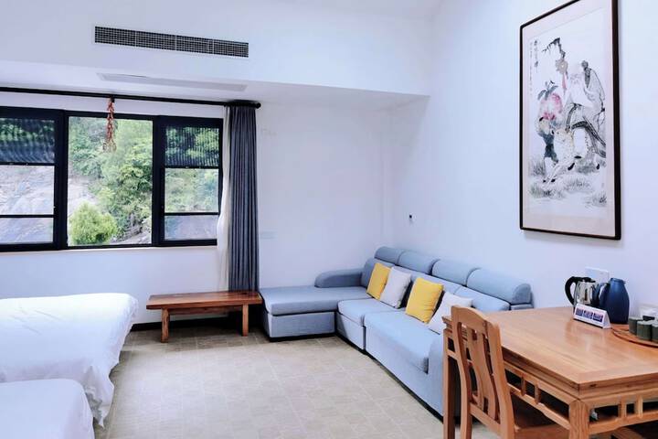 Room 22 of 170