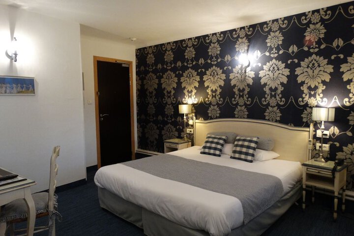 Room 12 of 65