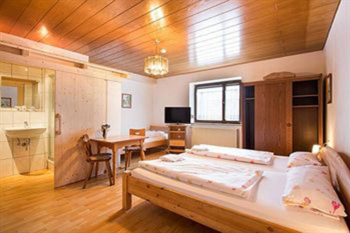 Room 10 of 20