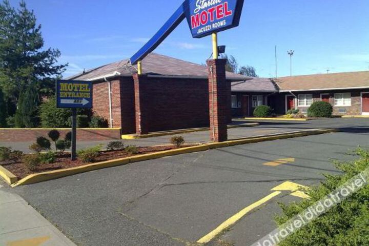 Exterior of Starlite Motel