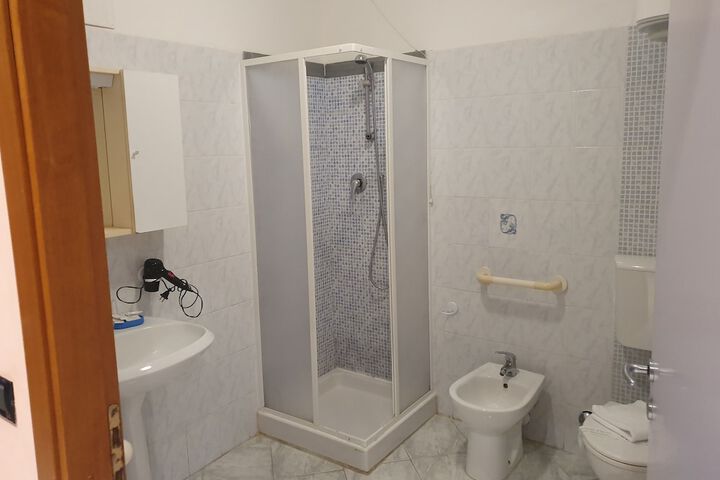 Room 27 of 28