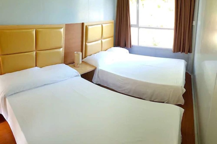 Room 9 of 24