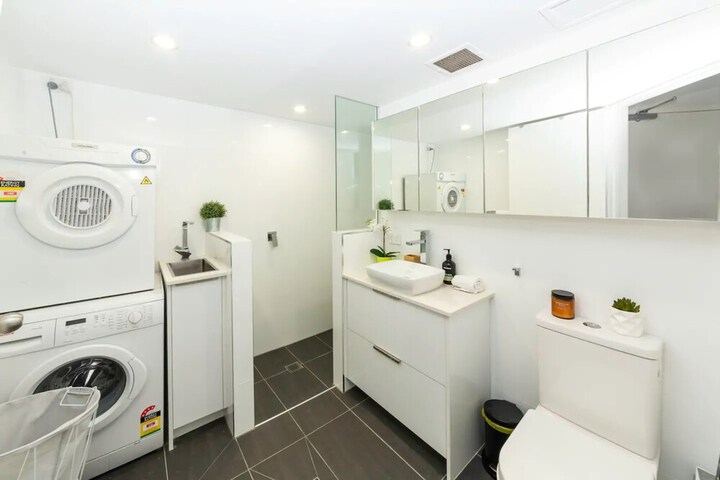Delightful 2 Bedroom Near CBD