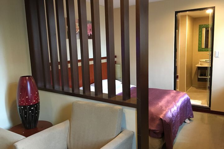 Room 4 of 32