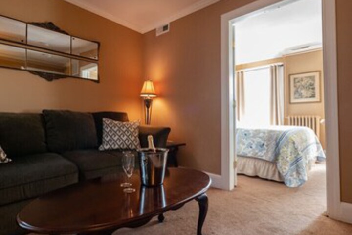 Room 121 of 253