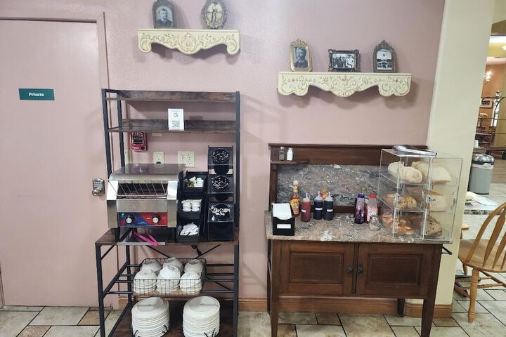 Breakfast/Coffee Service 88 of 105