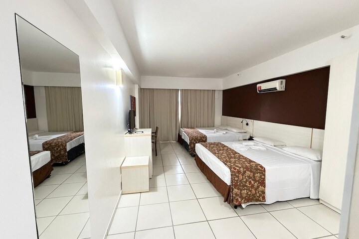 Room 6 of 39