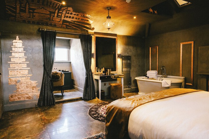 Room 42 of 117