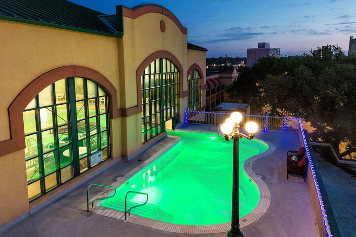 Hotel Pool