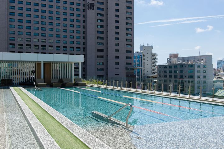 Pools & Facilities