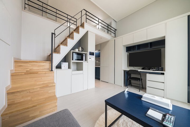 Room 8 of 29