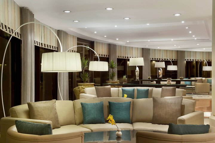 Lounge 151 of 175