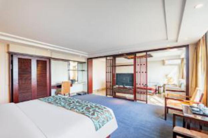 Room 17 of 18