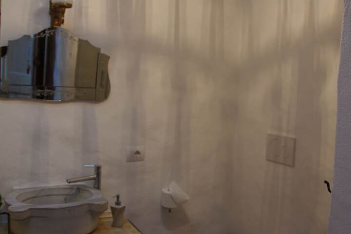 Room 32 of 67