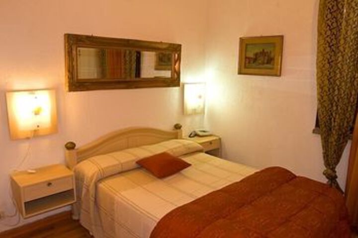 Room 10 of 38