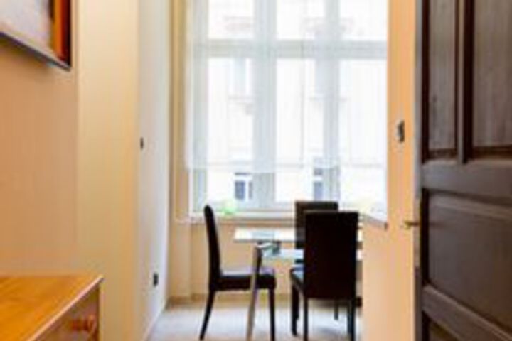 Room 8 of 16