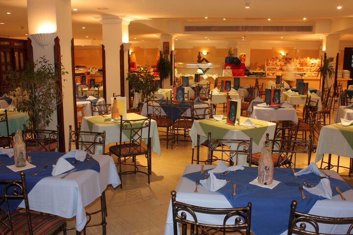 Dining 33 of 58