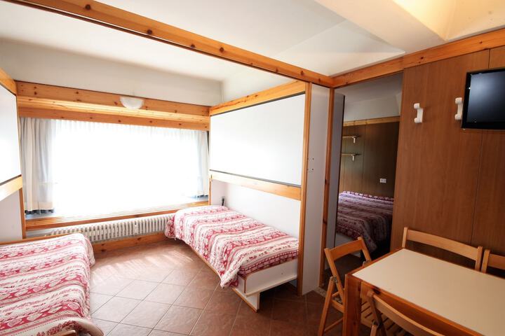 Room 28 of 61