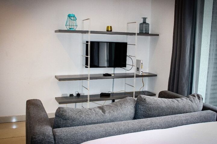 Room 17 of 158