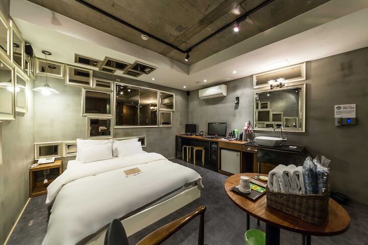 Room 4 of 95