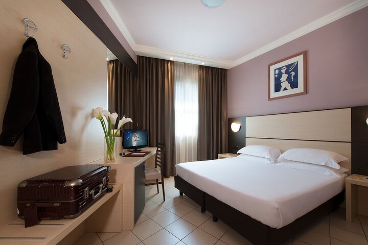 Room 6 of 35