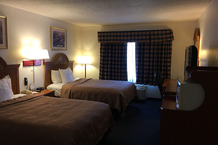 2 Double Beds (8 of 14)