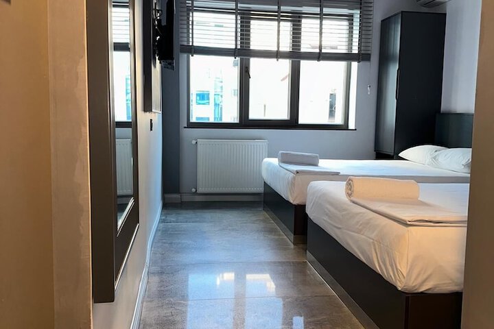 Room 8 of 48