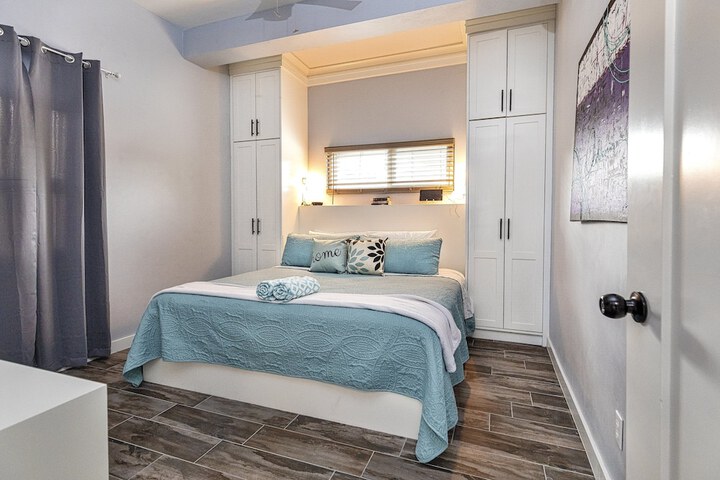 Room 2 of 99