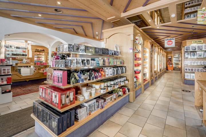 Gift Shop 82 of 100