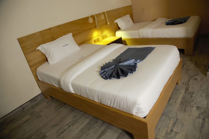 Room 4 of 33