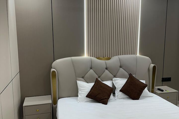 Room 6 of 24