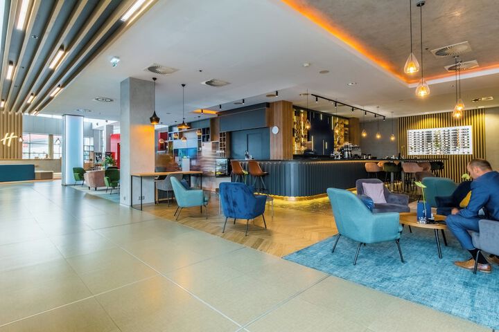 Lounge 58 of 81