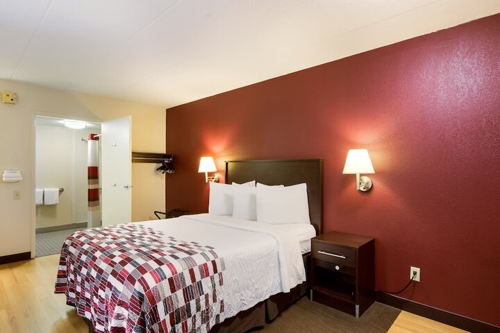 Standard Double Bed Accessible (9 of 9)