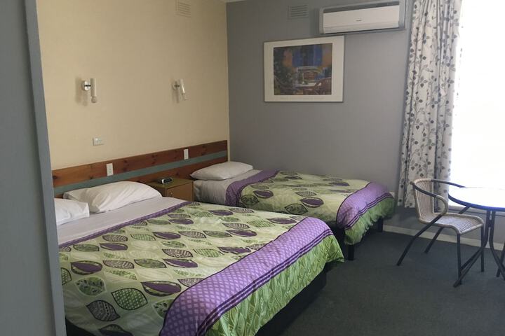 Room 9 of 36