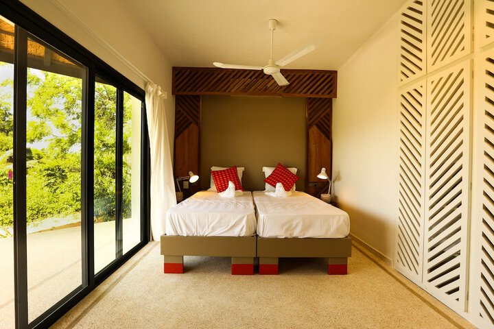 Room 3 of 32
