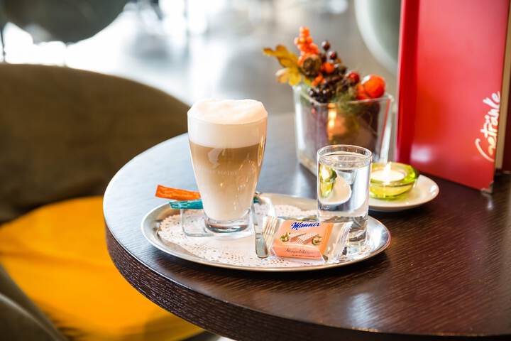 Lounge 60 of 83