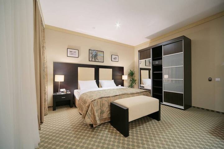 Room 6 of 34