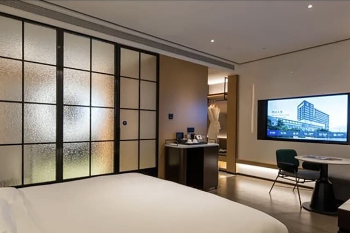 Room 4 of 38