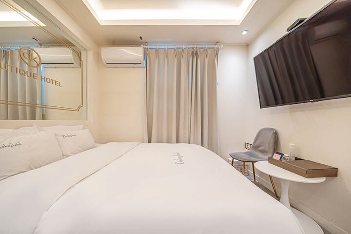 Room 5 of 38