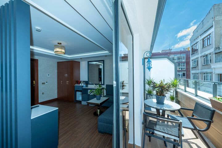 Room 100 of 144