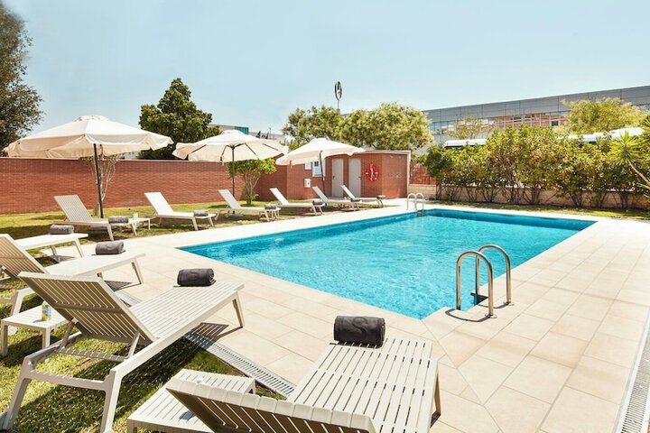 Hotel with Pool