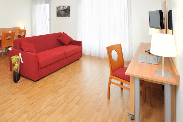 Room 12 of 23