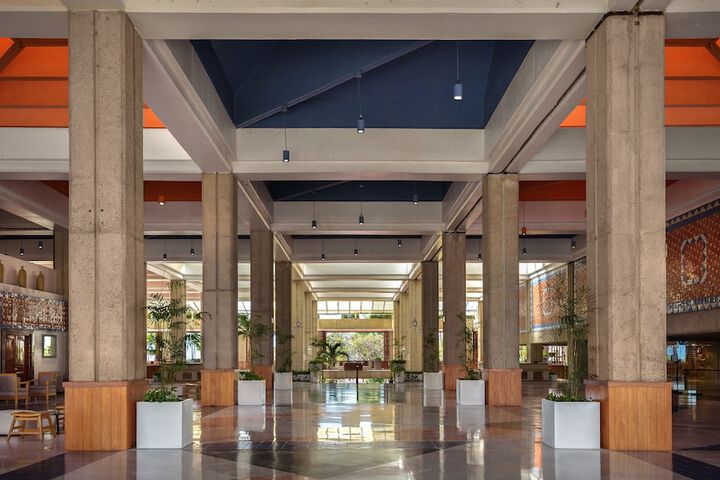 Entrance & Lobby