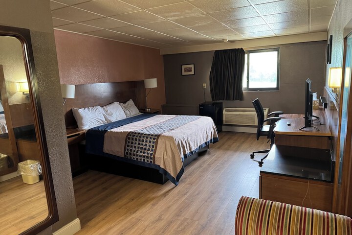 Room 14 of 37