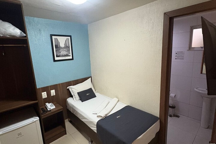 Room 10 of 46
